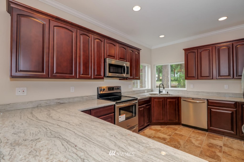 14521 156th Avenue Southeast Renton, WA 98059 - Photo 10 of 21