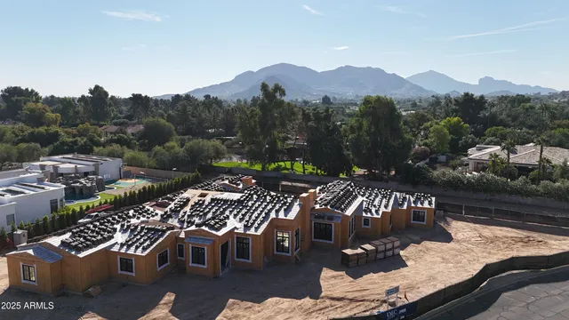 a view of a lake in middle of the house