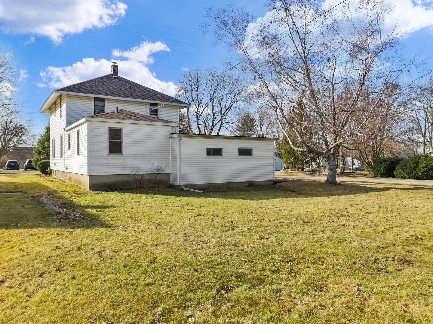 607 West Burbank Street Harvard, IL 60033 - Photo 18 of 22 a front view of a house with a yard