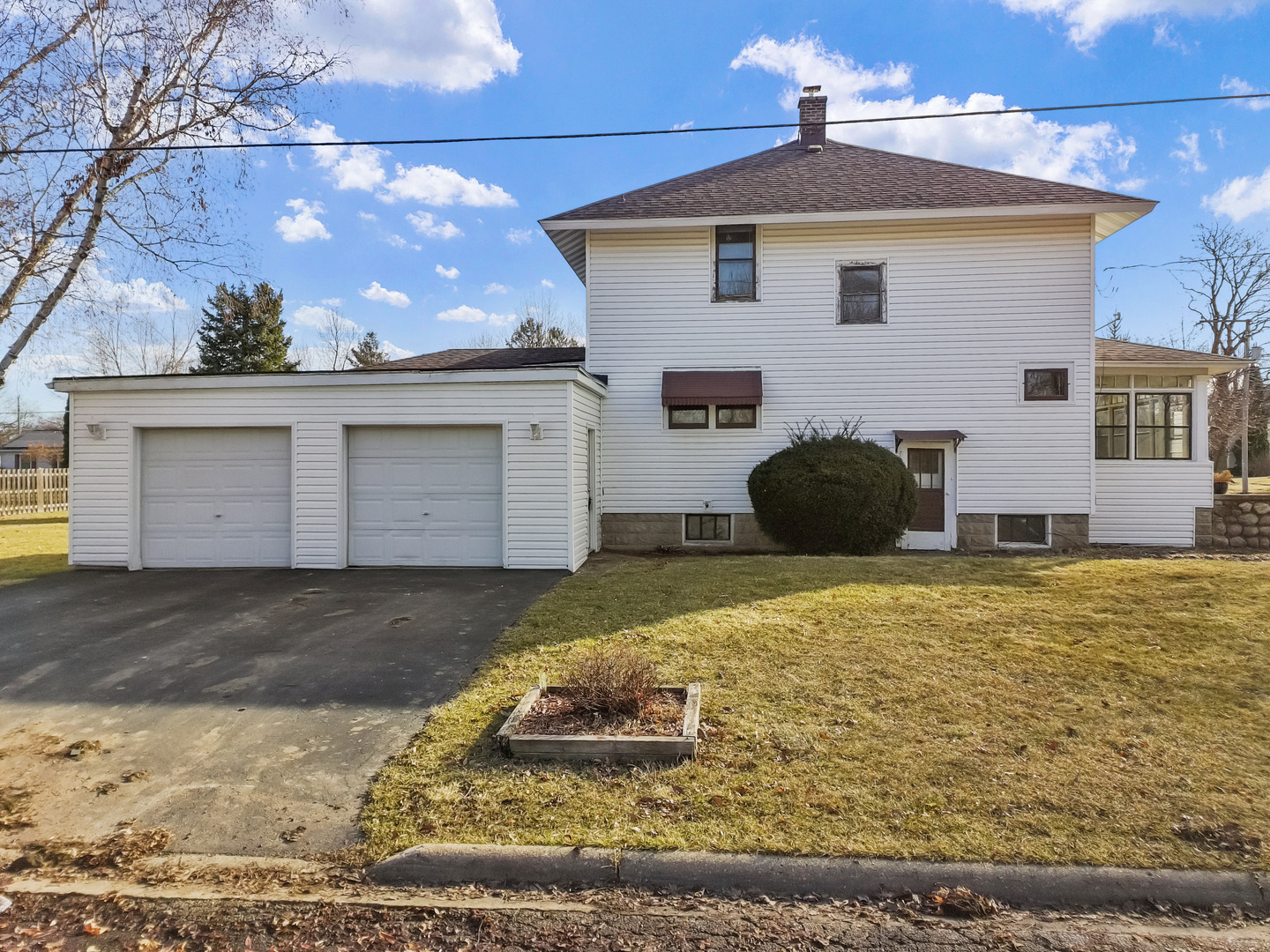 607 West Burbank Street Harvard, IL 60033 - Photo 19 of 22 a front view of a house with a yard