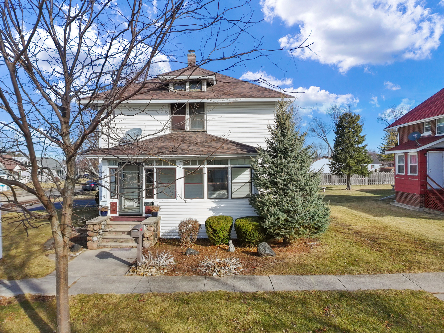 607 West Burbank Street Harvard, IL 60033 - Photo 20 of 22 a front view of a house with a yard