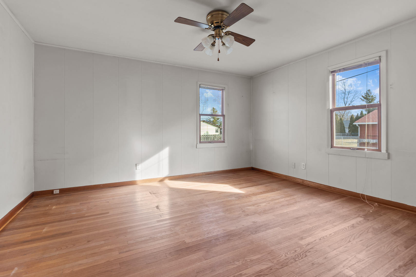 607 West Burbank Street Harvard, IL 60033 - Photo 9 of 22 a view of empty room with wooden floor and fan