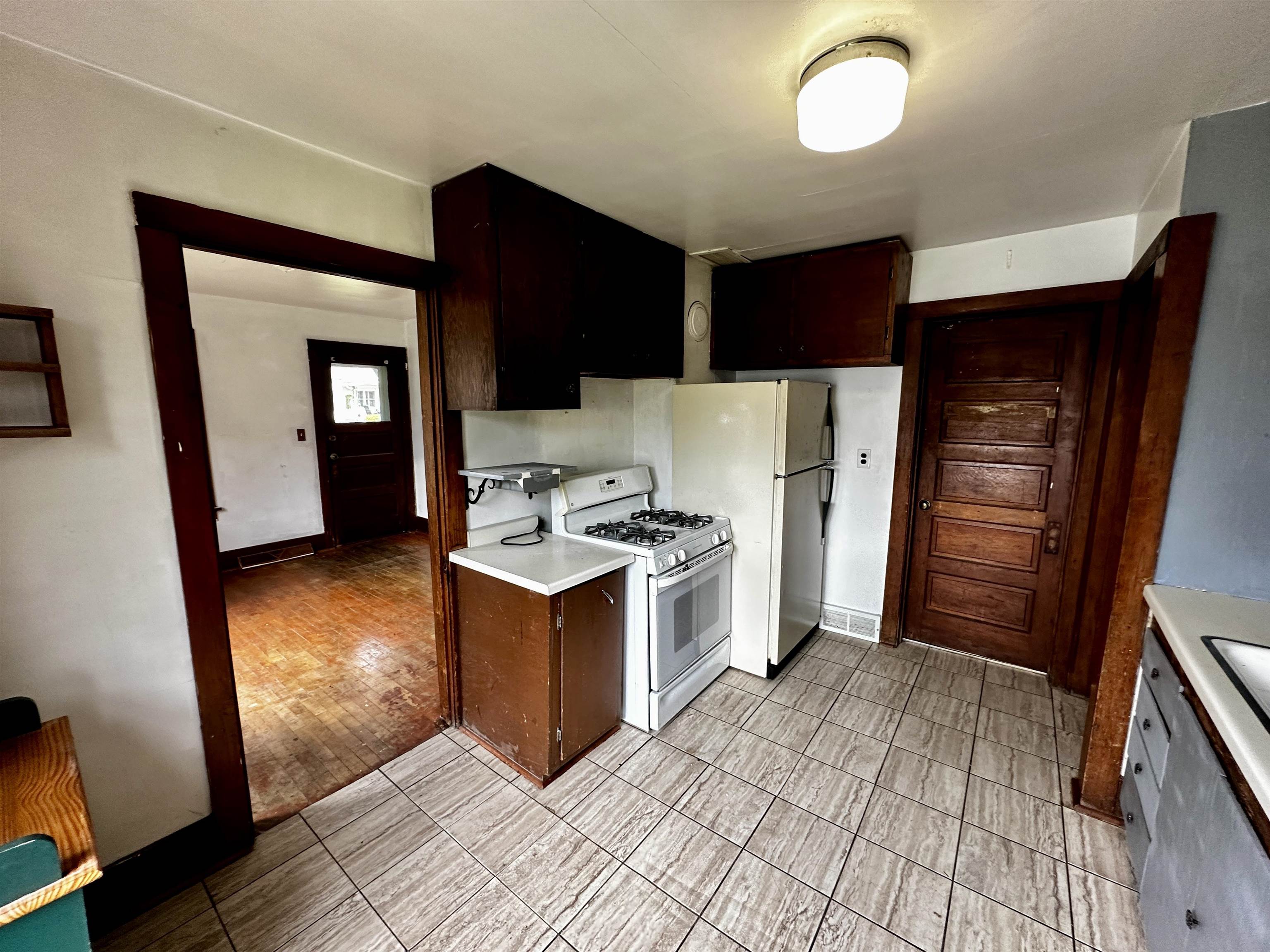 809 9th Street Waupaca, WI 54981 - Photo 4 of 12 Gallery Image 4