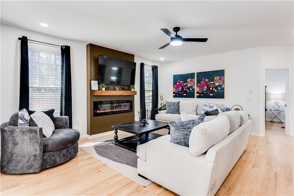 3135 Esplanade Circle Southwest Atlanta, GA 30311 - Photo 17 of 69 a living room with furniture and a flat screen tv
