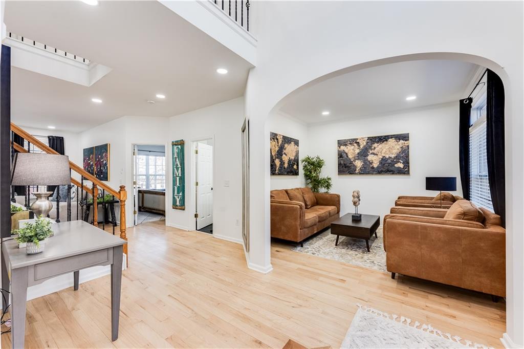 3135 Esplanade Circle Southwest Atlanta, GA 30311 - Photo 3 of 69 a living room with furniture and large mirror