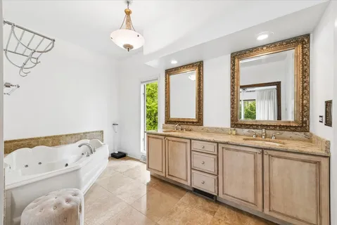 $1,750,000 | 14 Winnfield Circle, Northfield, IL 60093
