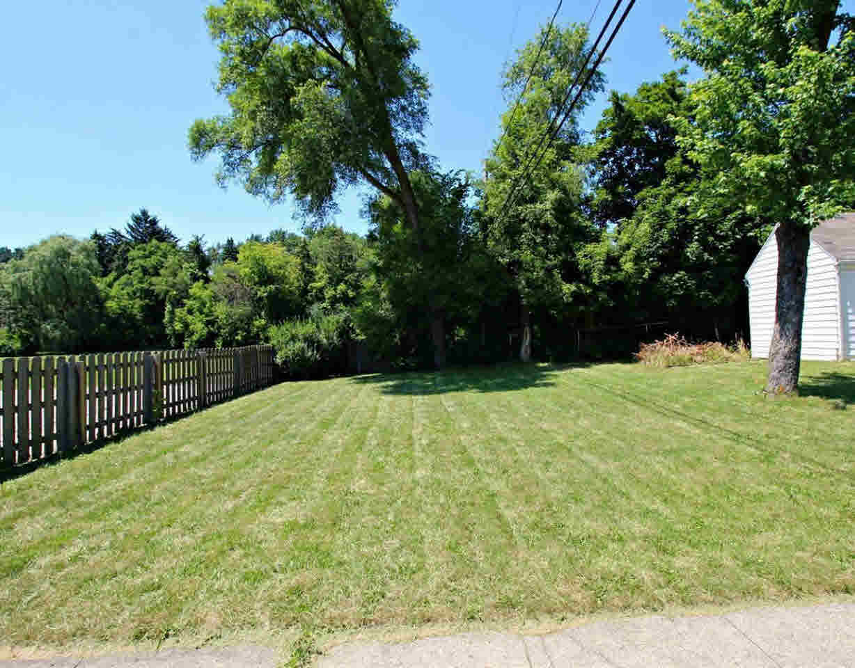 3109 Beecher Road Flint, MI 48503 - Photo 9 of 18 21317293-8.JPG