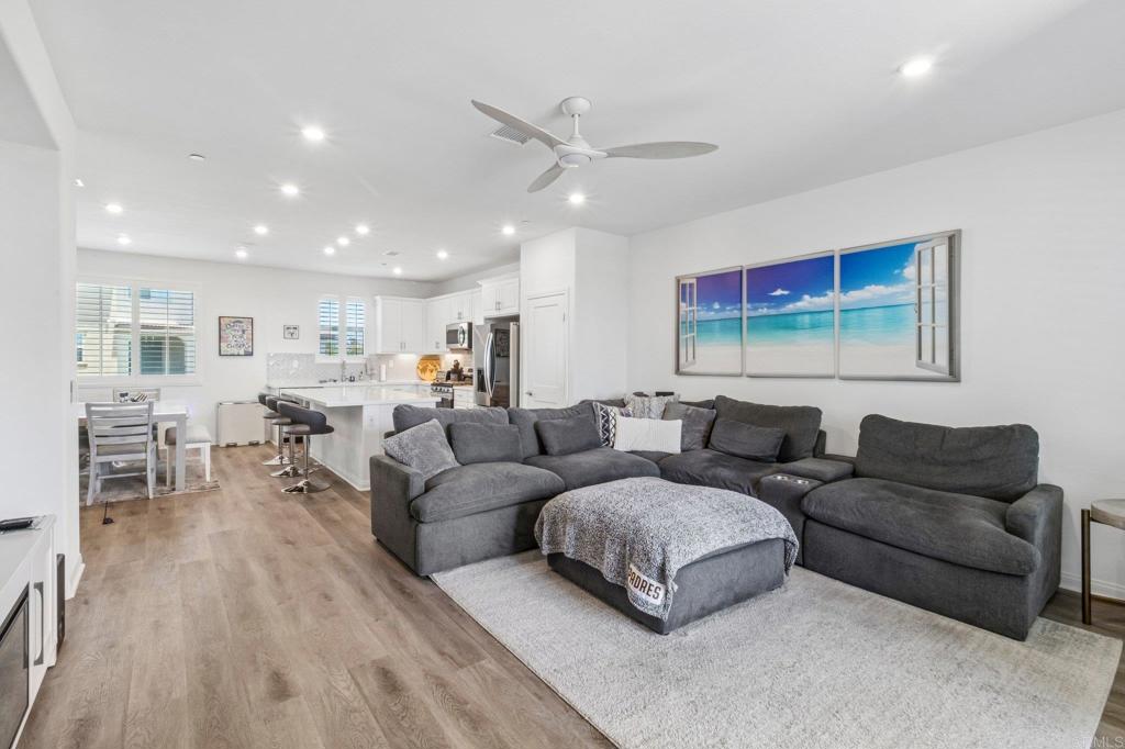 1533 Fig Tree Way Oceanside, CA 92056 - Photo 6 of 33