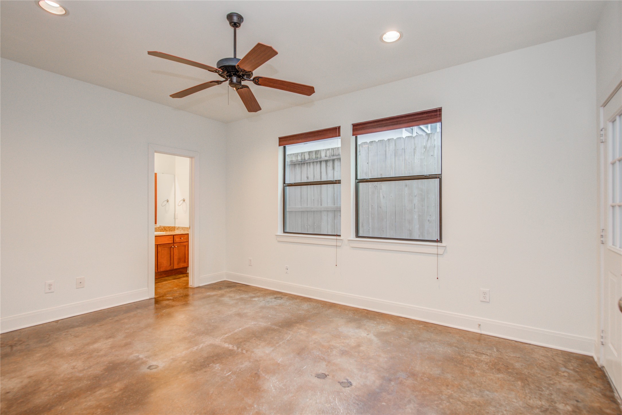 2414 Charleston Street, Unit B Houston, TX 77021 - Photo 6 of 37 Gallery Image 6