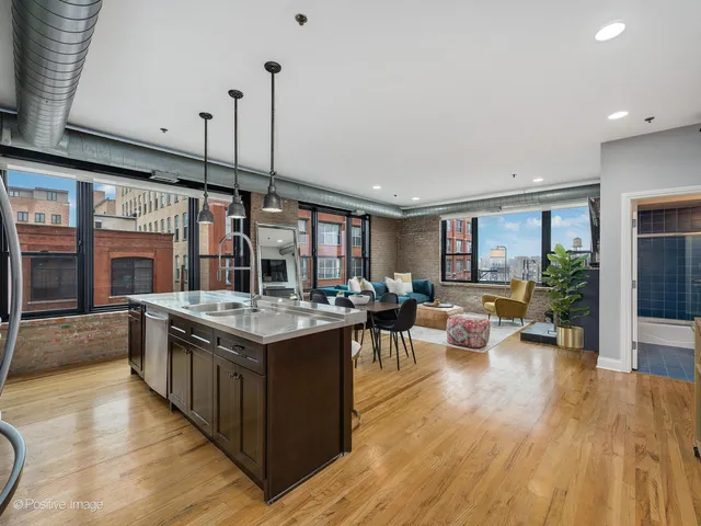 $810,000 | 1118 West Fulton Market, Unit 403, Chicago, IL 60607