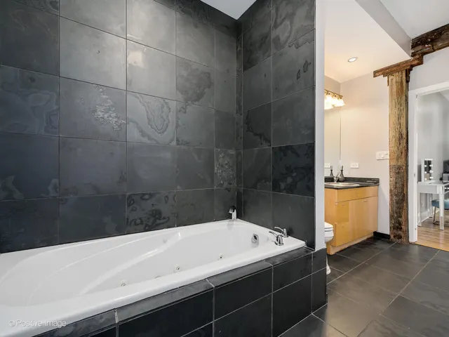 $810,000 | 1118 West Fulton Market, Unit 403, Chicago, IL 60607