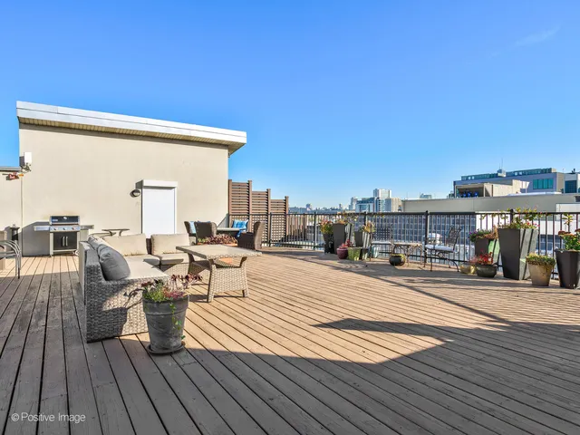 $810,000 | 1118 West Fulton Market, Unit 403, Chicago, IL 60607