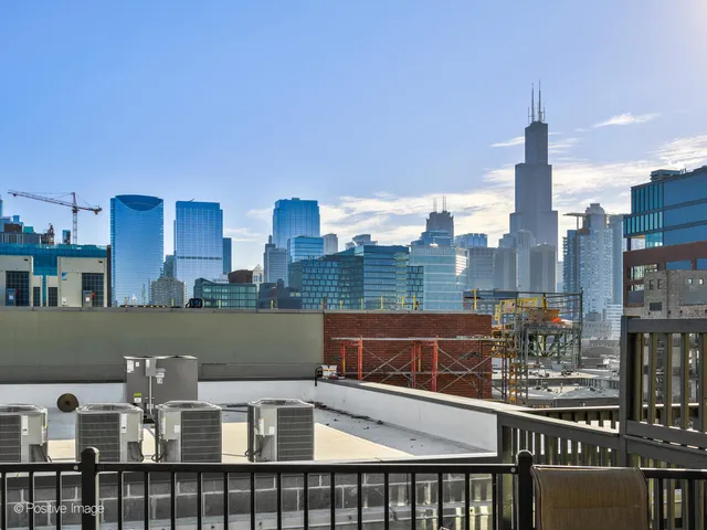 $810,000 | 1118 West Fulton Market, Unit 403, Chicago, IL 60607
