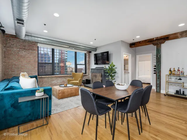 $810,000 | 1118 West Fulton Market, Unit 403, Chicago, IL 60607