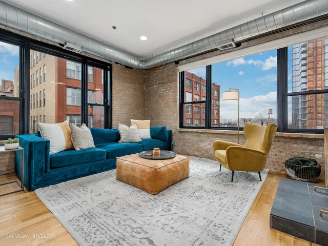 $810,000 | 1118 West Fulton Market, Unit 403, Chicago, IL 60607