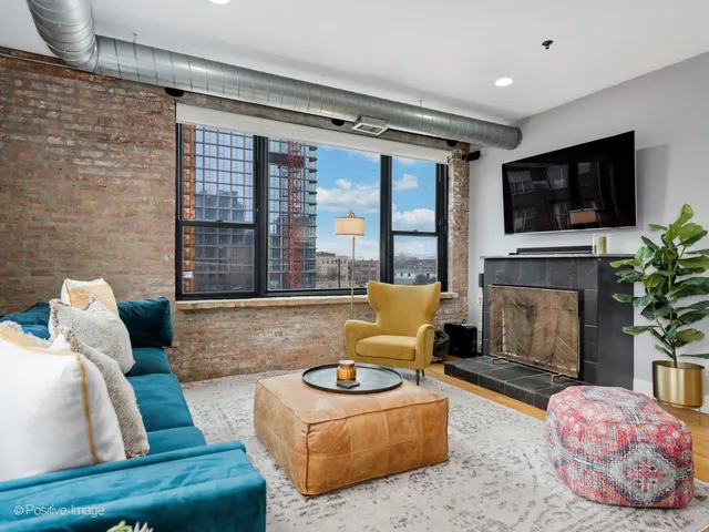 $810,000 | 1118 West Fulton Market, Unit 403, Chicago, IL 60607