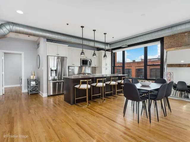 $810,000 | 1118 West Fulton Market, Unit 403, Chicago, IL 60607