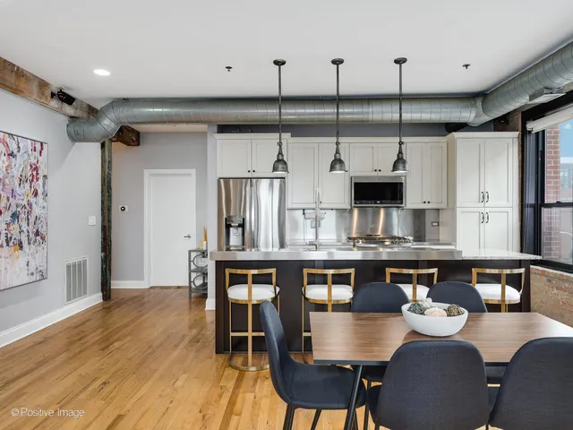 $810,000 | 1118 West Fulton Market, Unit 403, Chicago, IL 60607