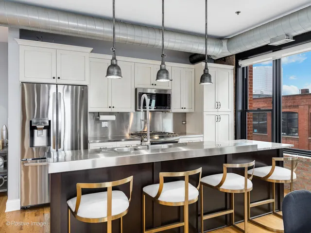 $810,000 | 1118 West Fulton Market, Unit 403, Chicago, IL 60607