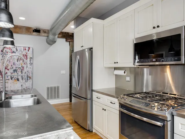 $810,000 | 1118 West Fulton Market, Unit 403, Chicago, IL 60607