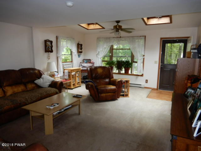 2111 Fawn Lane Bushkill, PA 18324 - Photo 9 of 22