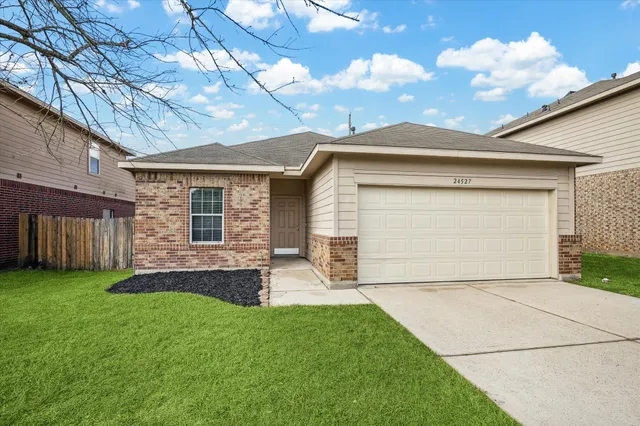 $1,925 | 24527 Sandusky Drive, Tomball, TX 77375