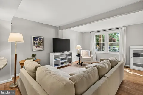 $659,000 | 2814 Raymond Court, Falls Church, VA 22042