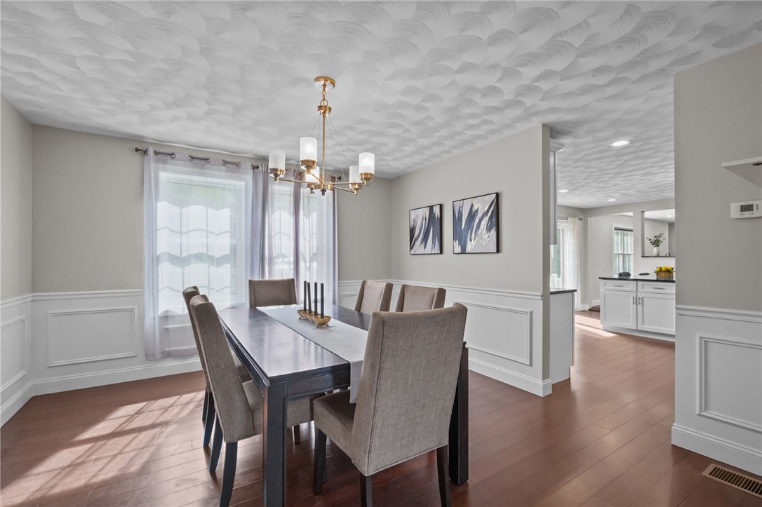 105 Amy Drive Cranston, RI 02921 - Photo 9 of 43 Dining room