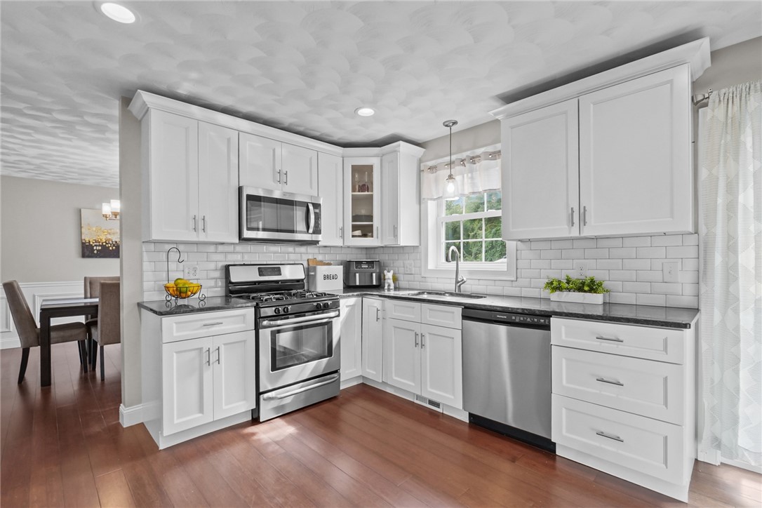 105 Amy Drive Cranston, RI 02921 - Photo 10 of 43 Kitchen