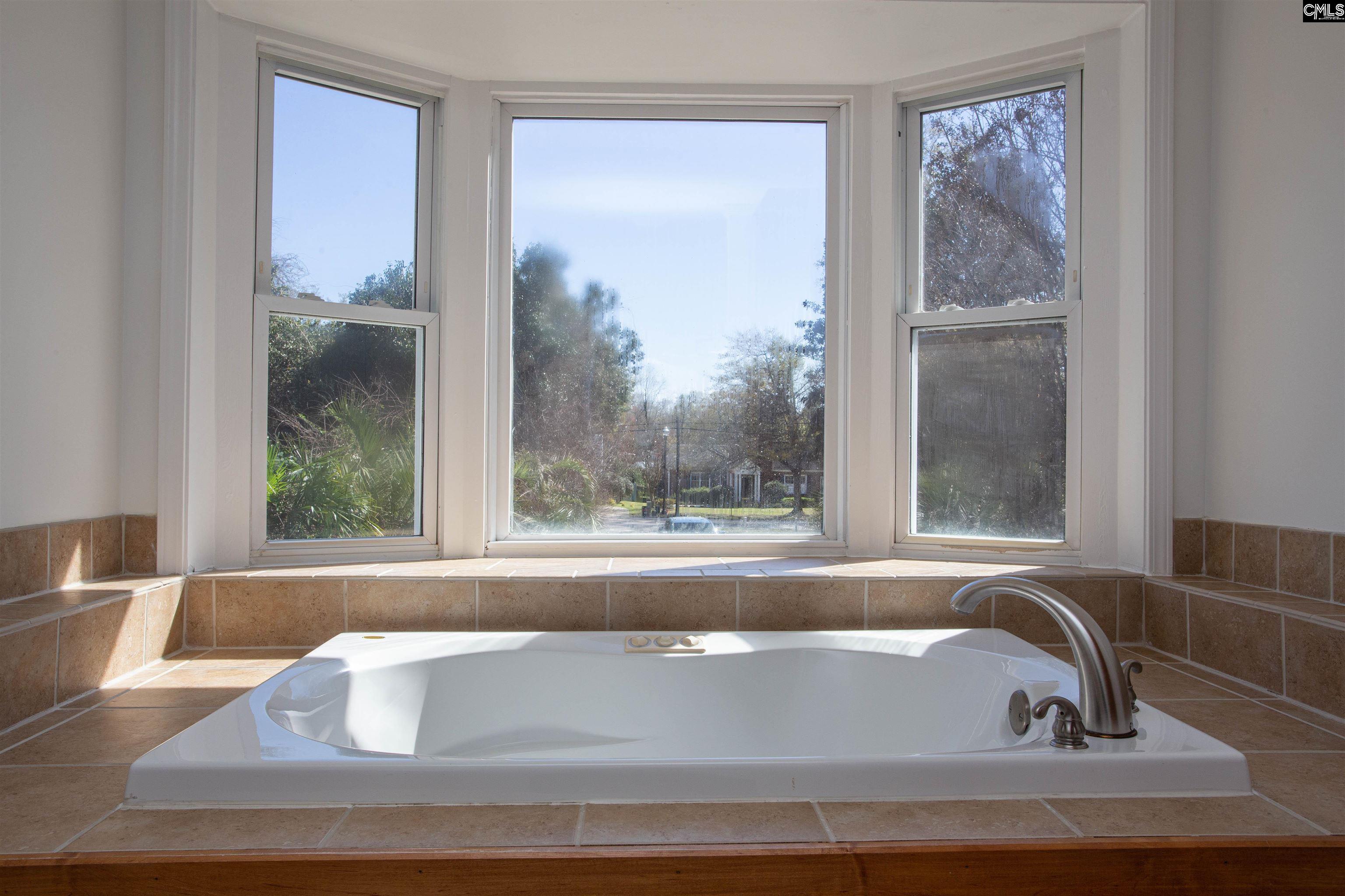 1700 Broad Street Camden, SC 29020 - Photo 28 of 41 a bathroom with bathtub and window