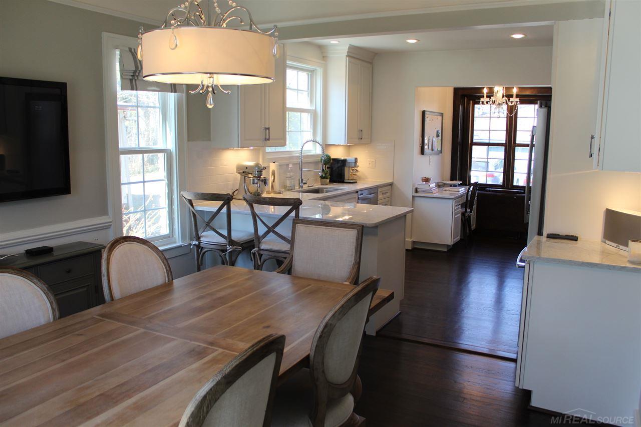988 Roslyn Road Grosse Pointe, MI 48236 - Photo 17 of 33 31343406-16.JPG