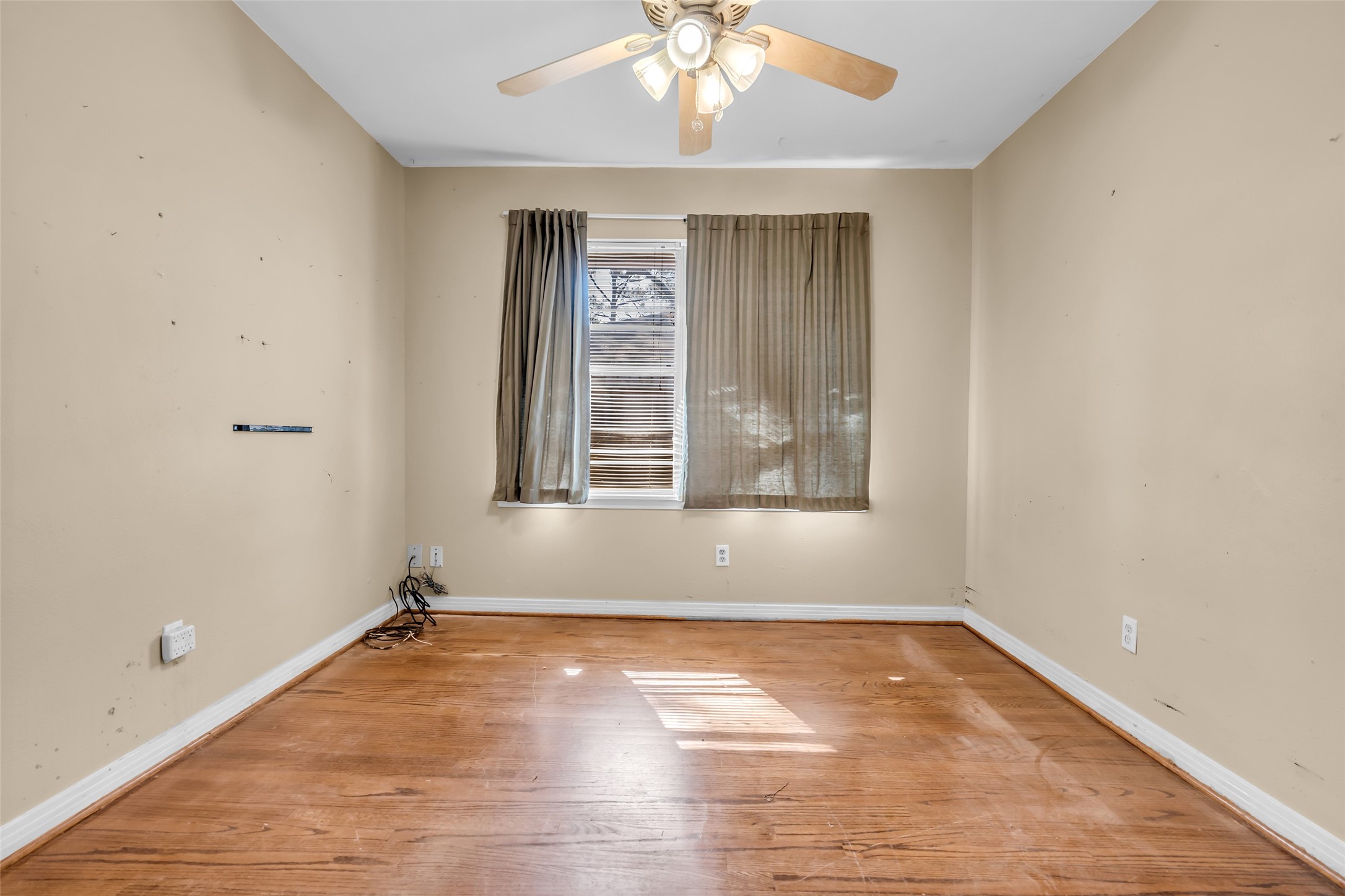 4825 Ella Boulevard Houston, TX 77018 - Photo 16 of 27 a view of livingroom with window