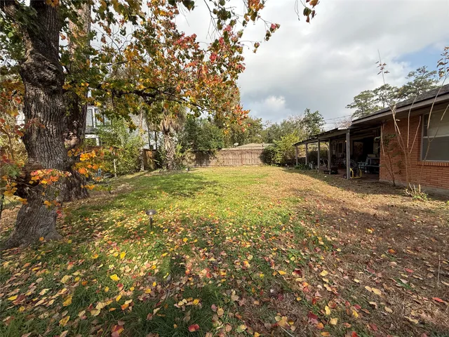 a view of a backyard of the house