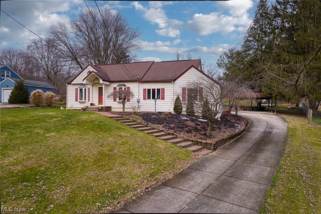 227 South Messner Road New Franklin, OH 44319 - Photo 4 of 44 View of front of home featuring a front yard