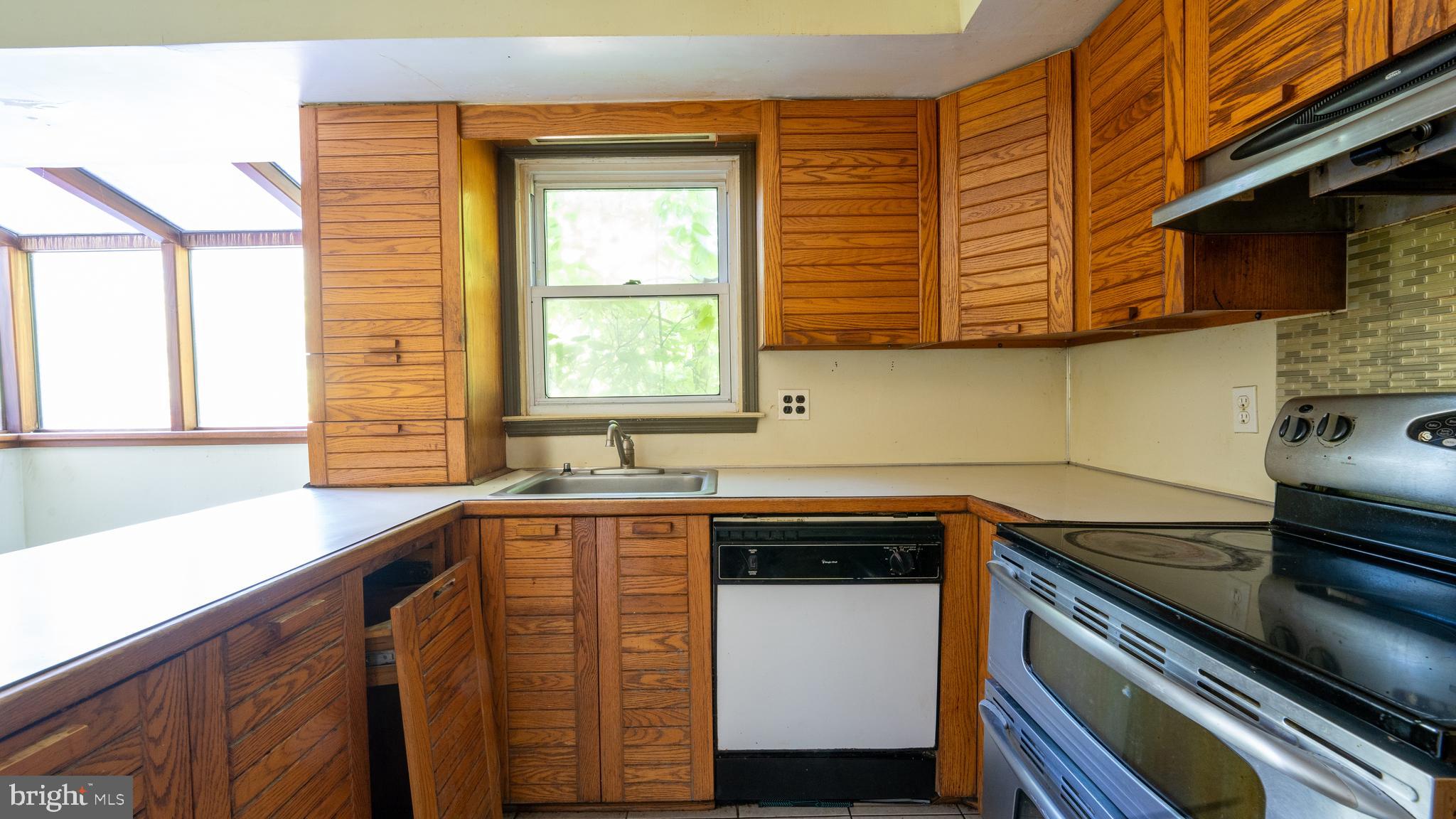2121 Hemlock Road Eagleville, PA 19403 - Photo 4 of 35 Gallery Image 4