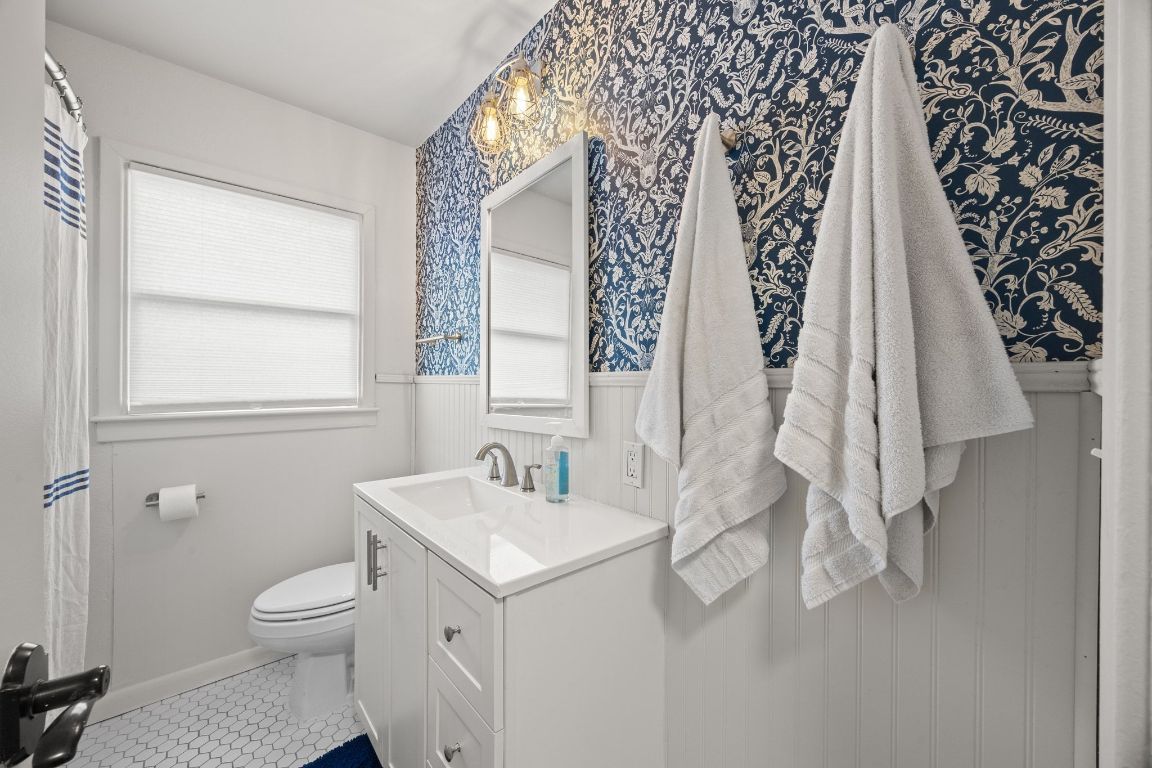 1815 Eckhardt Street Taylor, TX 76574 - Photo 23 of 33 a bathroom with a toilet sink and mirror