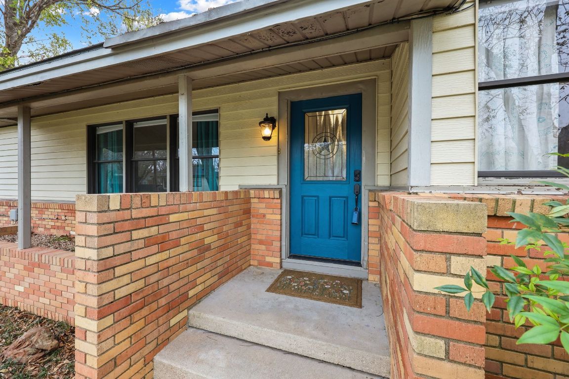 1815 Eckhardt Street Taylor, TX 76574 - Photo 3 of 33