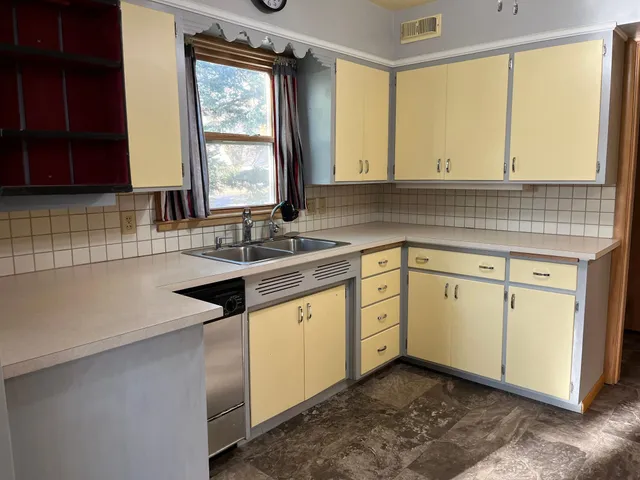 $179,000 | 651 River Road, Windom, MN 56101