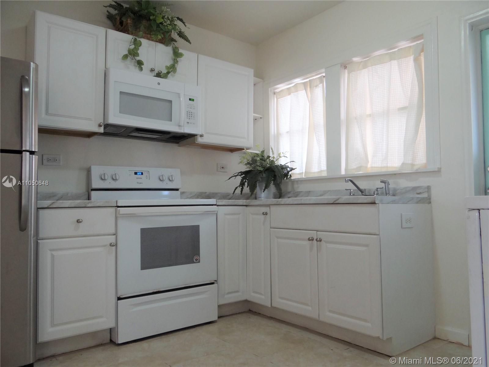 2422 Wilson Street Hollywood, FL 33020 - Photo 12 of 30
