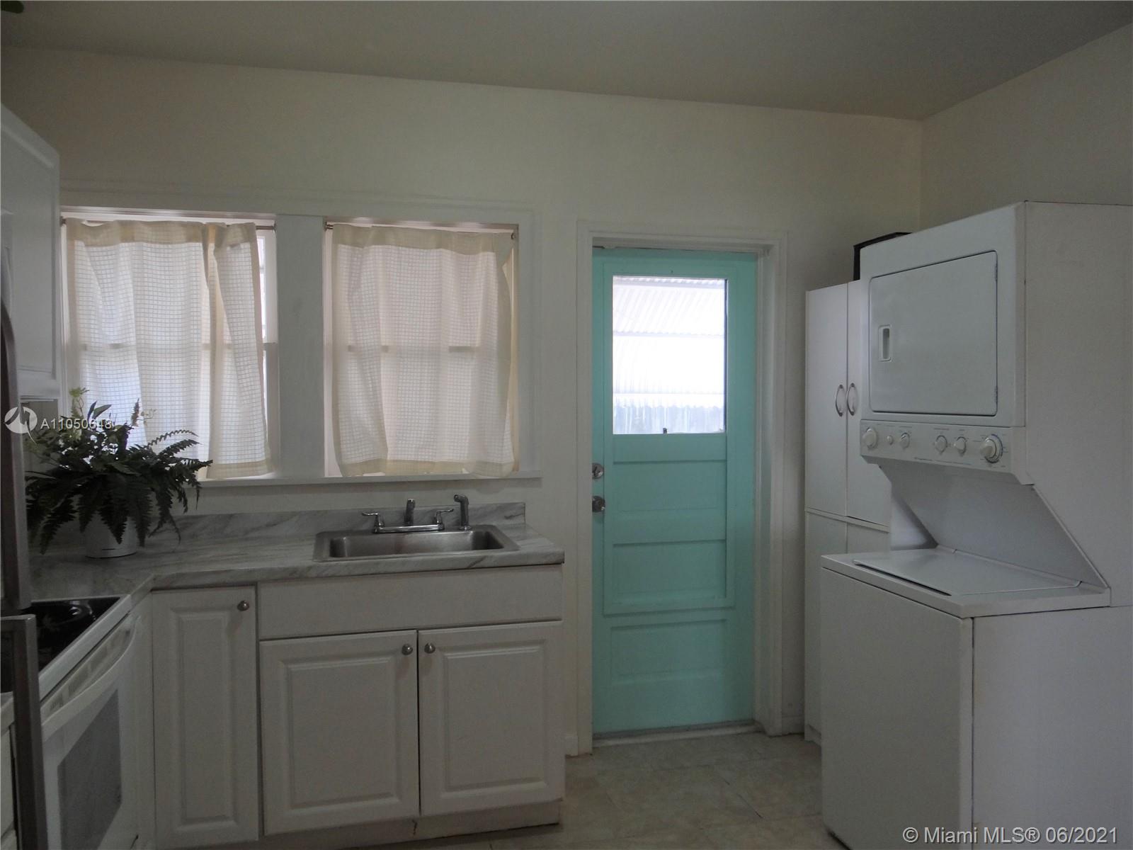 2422 Wilson Street Hollywood, FL 33020 - Photo 14 of 30