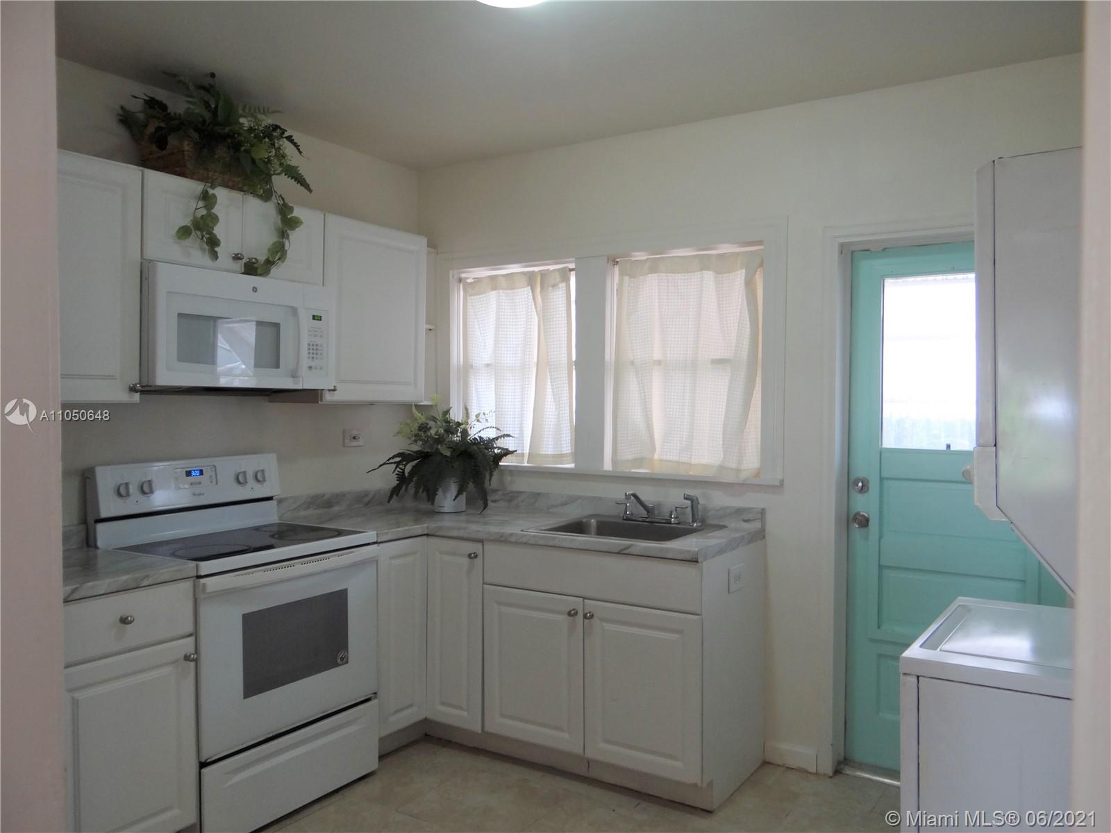 2422 Wilson Street Hollywood, FL 33020 - Photo 10 of 30