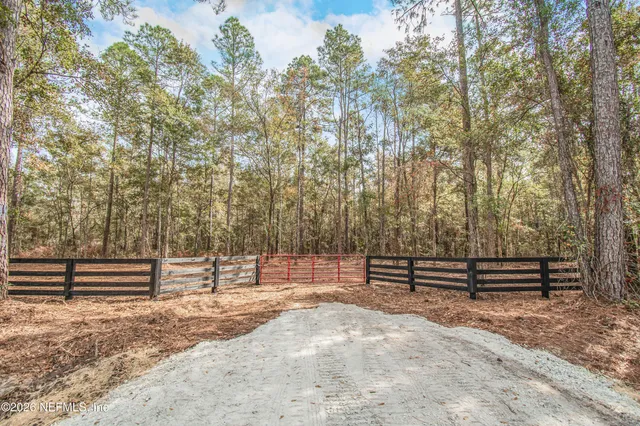 $195,000 | 14374 C R 124, Sanderson, FL 32087