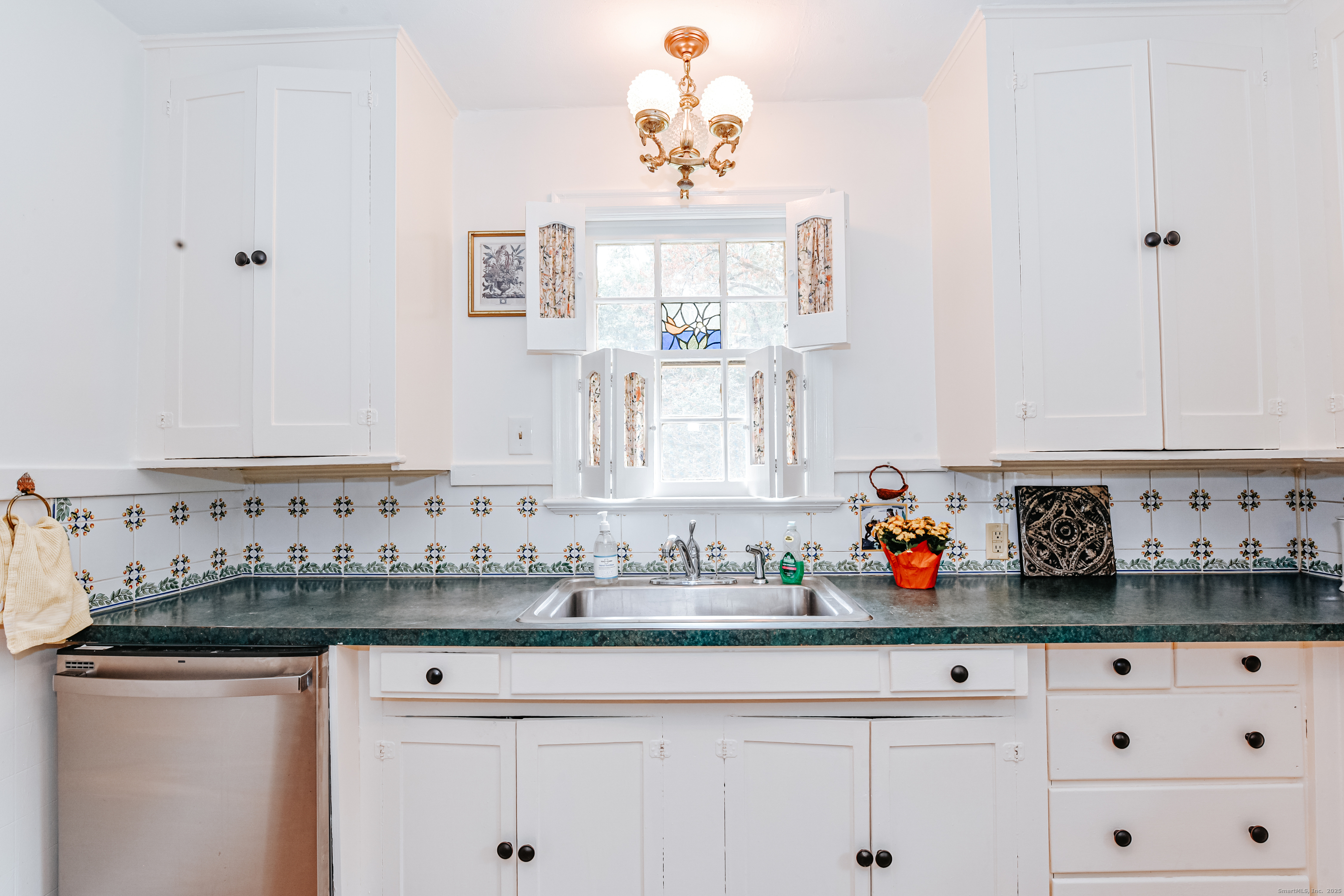 61 Villa Avenue Fairfield, CT 06825 - Photo 17 of 33