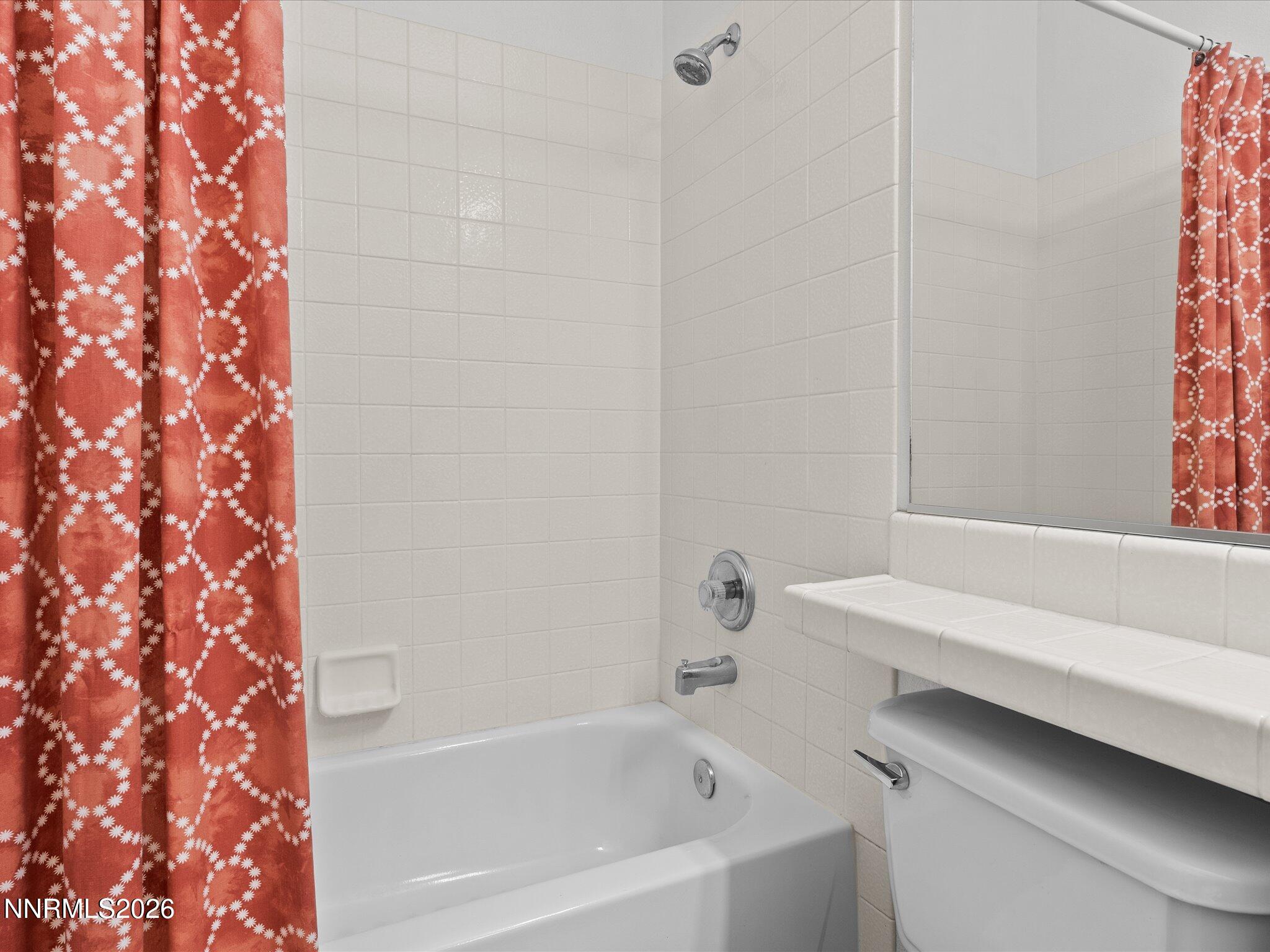 3101 Green River Drive Reno, NV 89503 - Photo 35 of 62 a bathroom with a bathtub and shower