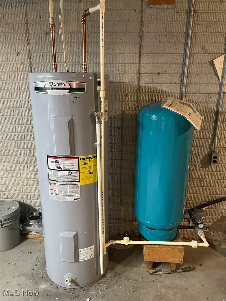 5991 Sandy Ridge Road Southeast Tippecanoe, OH 44699 - Photo 33 of 34 Utility room featuring electric water heater