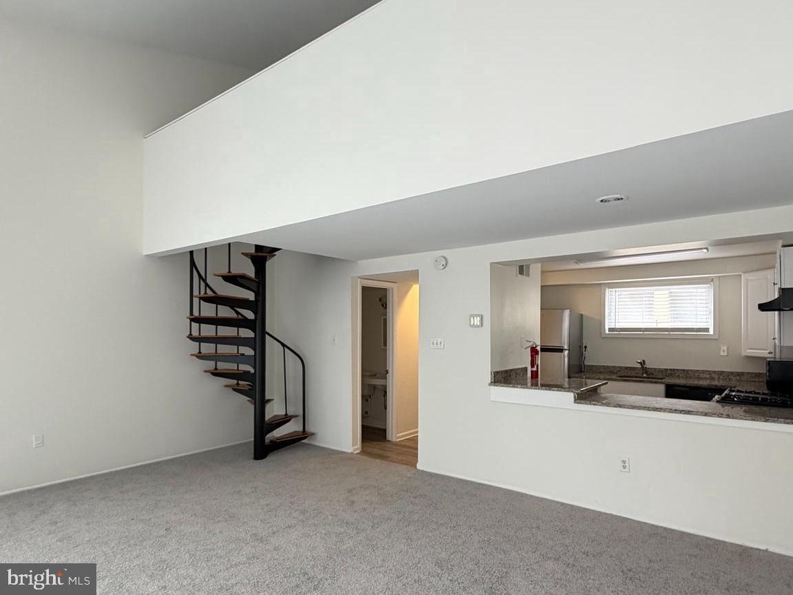 5485 Harpers Farm Road, Unit L3 Columbia, MD 21044 - Photo 3 of 24 an empty room with windows and pillars