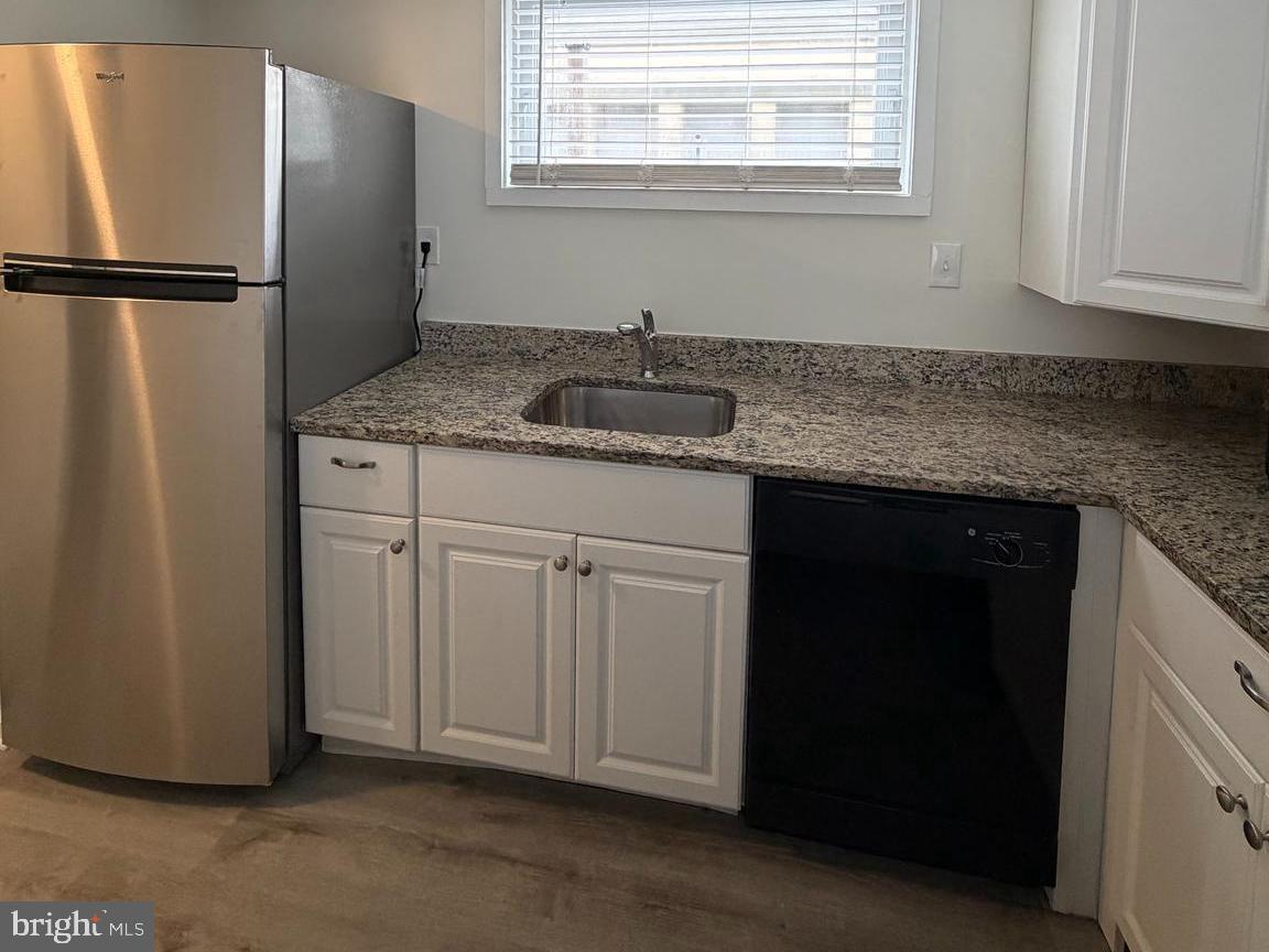 5485 Harpers Farm Road, Unit L3 Columbia, MD 21044 - Photo 6 of 24 a kitchen with appliances cabinets and a counter top space