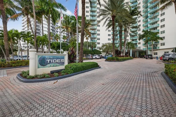 $2,700 | 3801 South Ocean Drive, Unit 4R, Hollywood, FL 33019