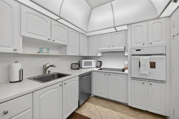 $2,700 | 3801 South Ocean Drive, Unit 4R, Hollywood, FL 33019