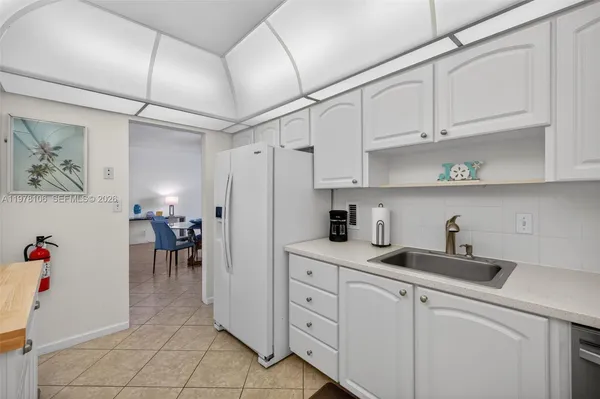 $2,700 | 3801 South Ocean Drive, Unit 4R, Hollywood, FL 33019